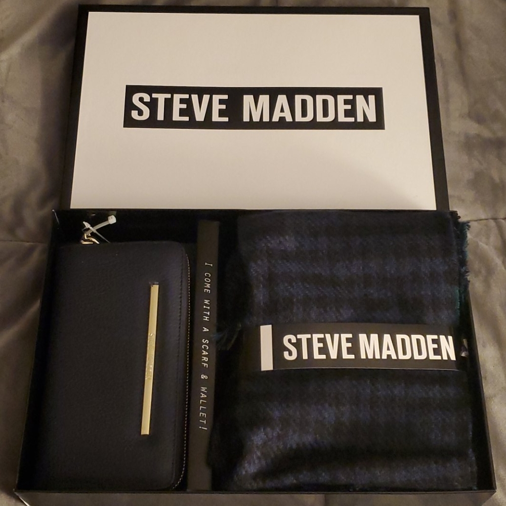 Steve Madden wallet and scarf set NWT